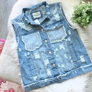 Francesca’s Paislee Distressed Denim Vest | M